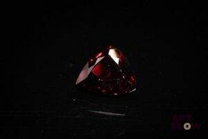 Grenat rhodolite trillion. 4.60 cts. 11.0mm x 9.5mm