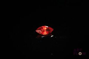 Grenat spessartite marquise. Belle couleur. 1.00 ct. 9.0mm x 4.5mm