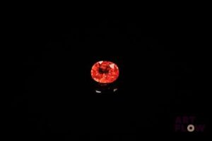 Grenat spessartite ovale. 0.72 ct. 5.5mm x 4.5mm