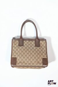GUCCI Sac à main en tissu monogrammé et cuir marron Dimensions : 25 x 29 cm Petites usures