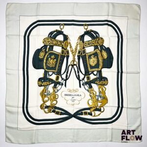 HERMES Modèle "Brides de Gala" Carré en twill de soie crème et vert pastel, d'après Hugo Grykar 90 x 90 cm