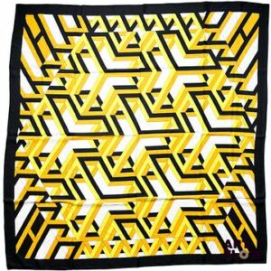 HERMES Modèle "Carré cube" Grande étole en cachemire et soie dessinée par Henri D'Origny. 135 x 135 cm Très bon état général malgré quelques très légers défauts (petites tâches). Edition circa 2015