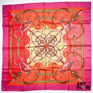 HERMES Modèle "Éperons d'or" Carré en twill de soie dessiné par Henri d'Origny à bordure rose. 90 x 90 cm. Dans ses plis d'origine. Edition circa 2015