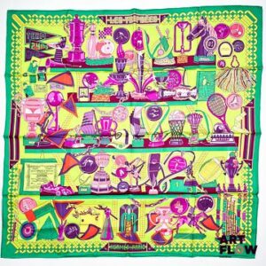 HERMES Modèle "Les trophées" Carré en twill de soie dessiné par Pierre Marie. 90 x 90 cm Dans ses plis d'origine Très bon état général malgré quelques infimes défauts (petites tâches, traces)