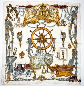 HERMÈS Modèle "Musée" Carré en twill de soie dans les tons ivoire, dessiné par Philippe LEDOUX 90 x 90 cm Bon état général malgré quelques défauts (tâches, froissé)