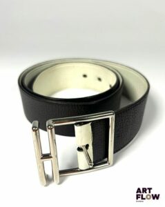 HERMÈS Modèle Nathan Ceinture réversible en cuir Signée Longueur : 110 cm environ Dans sa boîte d'origine