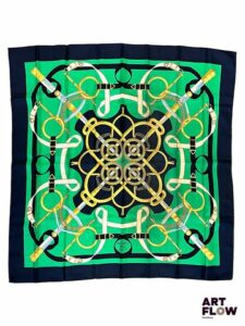 HERMÈS Paris Carré en twill de soie Modèle "Éperons d'or", d'après Henri D'Origny 90 x 90 cm Tâches. a nettoyer
