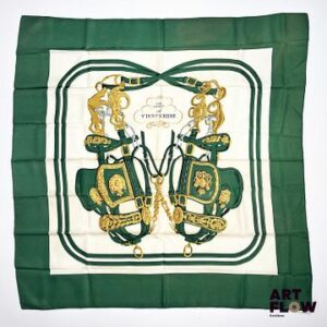 HERMÈS Paris. Modèle Brides de Gala Carré en twill de soie 90 x 90 cm env. Petites taches, quelques fils tirés.