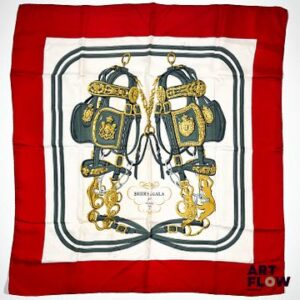 HERMÈS Paris Modèle "Brides de Gala" Carré en twill de soie dans les tons crème et rouge. 90 x 90 cm Traces.