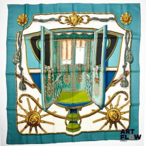 HERMÈS Paris Modèle Coach dessiné Carré en twill de soie dessiné par Françoise DE LA PERRIERE. 90 x 90 cm Dans ses plis d'origine. Infime accroc.