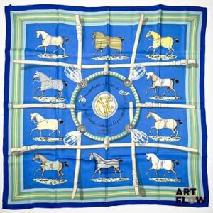 HERMÈS Paris Modèle "Couvertures et tenues de jour... Pour l'écurie, l'attente et la présentation" Carré en twill de soie dessiné par Jacques EUDEL. 90 x 90 cm Petit accroc et petites tâches.