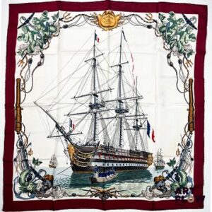 HERMÈS Paris Modèle L'Océan Carré en twill de soie dessiné par Philippe LEDOUX. 90 x 90 cm Fils tirés et petites tâches