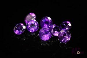 Huit améthystes rondes. 6.26 cts. Diam. moy.: 6.0mm
