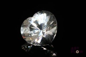 Important quartz incolore coeur. VVS. 15.38 cts. 17.5mm x 16.5mm