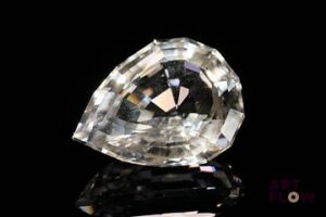 Important quartz incolore poire. 21.60 cts. 22.4mm x 17.3mm