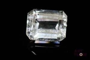 Important quartz incolore rectangulaire à pans coupés. 16.68 cts. 17.0mm x 13.5mm