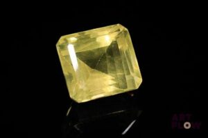 Important quartz «Lemon» rectangulaire à pans coupés. Probablement Brésil, non chauffé. 17.97 cts. 15.0mm x 14.0mm