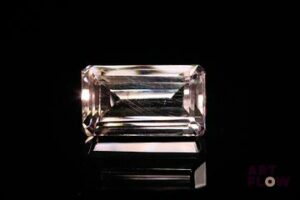 Importante amétrine rectangulaire à pans coupés. 16.60 cts. 17.0mm x 10.0mm