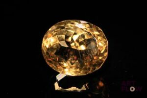 Importante citrine ovale. Probablement Brésil, non chauffée. 19.52 cts. 17.0mm x 14.0mm