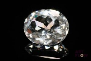 Importante quartz incolore ovale. 15.73 cts. 18.7mm x 15.3mm