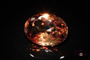 Importante topaze impériale ovale. Probablement Brésil, VVS. 20.54 cts. 19.0mm x 14.0mm
