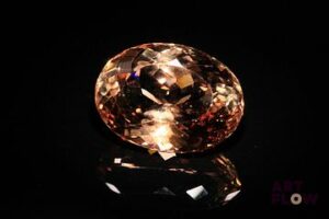 Importante topaze impériale ovale. Très belle couleur. 21.81 cts. 18.5mm x 13.0mm