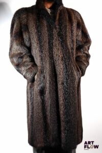 Long manteau à manches longues en fourrure de vison bicolore Taille supposée 40 120 cm de long Bon état général