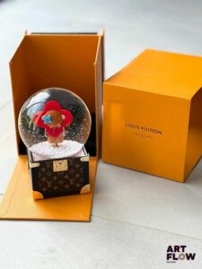 Louis Vuitton Dôme à neige musical " Vivienne ", en édition limitée. Rare. Livré dans sa boîte d'origine. - Expédition obligatoire.