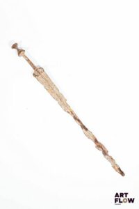 LURISTAN. Épée en fer à pommeau en forme de sablier. Premier millénaire avant JC. L.63,5 cm. En l'état (Forte corrosion)
