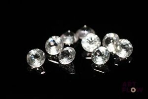 Neuf topazes incolores rondes. 5.25 cts. Diam. moy.: 5.0mm