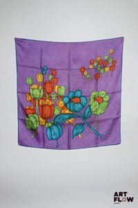 NINA RICCI Paris Carré en soie violette à décor de fleurs 77 x 77 cm
