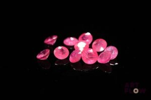 Onze rubis ronds. 4.27 cts. Diam. moy.: 4.0mm