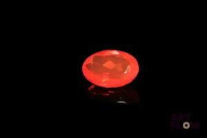 Opale de feu ovale. Belle couleur. 1.49 ct. 11.1mm x 7.6mm