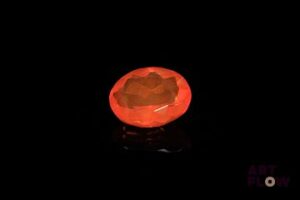 Opale de feu ovale. Belle couleur. 2.55 cts. 11.6mm x 9.0mm