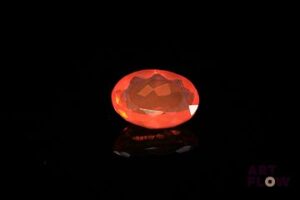 Opale de feu ovale. Jolie couleur. 2.33 cts. 11.8mm x 8.5mm