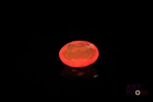 Opale de feu ovale. Très belle couleur. 1.86 ct. 11.5mm x 8.0mm