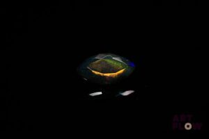Opale facettée noire marquise. Jolie éclats de couleur. 1.18 ct. 11.7mm x 6.8mm