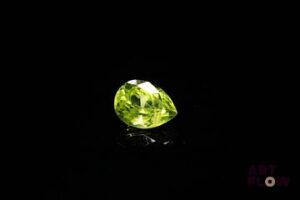 Péridot poire. Belle couleur. 1.56 ct. 8.4mm x 6.3mm