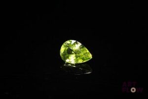 Péridot poire. Jolie couleur, VS. 1.60 ct. 9.0mm x 6.3mm