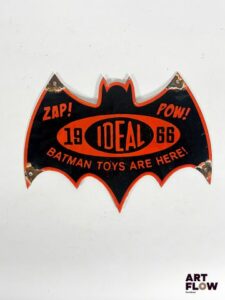 Plaque émaillée Batman Ideal Dimensions : 22 x 30 cm Petits éclats et traces de rouille Reproduction moderne