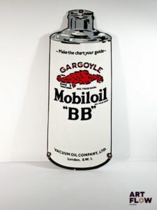 Plaque émaillée bombée Mobil Oil spray 91 x 35 cm Petits éclats et traces de rouille