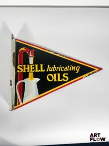 Plaque émaillée d'angle Shell lubricating oils Dimensions : 33 x 41 cm Petits éclats et traces de rouille Reproduction moderne