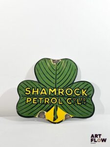 Plaque émaillée d'après Shamrock Dimensions : 29 x 35 cm Petits éclats et traces de rouille