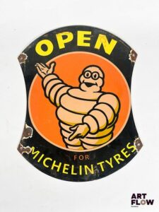 Plaque émaillée Michelin Open Dimensions : 35 x 27 cm Petits éclats et traces de rouille Reproduction moderne