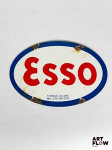 Plaque émaillée ovale Esso Dimensions : 20 x 30 cm Petits éclats et traces de rouille Reproduction moderne