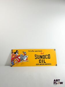 Plaque émaillée rectangulaire d'après Sunoco Oil à décor de personnages Disney 22 x 60 cm Petits éclats et traces de rouille - moderne