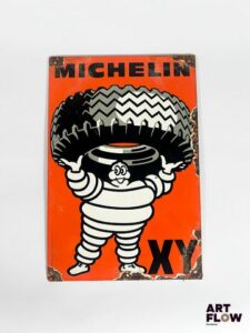 Plaque émaillée rectangulaire Michelin XY Dimensions : 30 x 20 cm Petits éclats et traces de rouille Reproduction moderne
