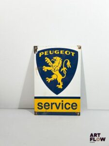 Plaque émaillée rectangulaire Peugeot Dimensions : 30 x 20 cm Petits éclats et traces de rouille - moderne