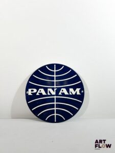 Plaque émaillée ronde d'après Panam Diamètre : 30 cm Petits éclats et traces de rouille