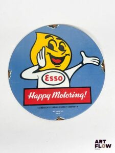 Plaque émaillée ronde Esso Happy Motoring Diamètre : 30 cm Petits éclats et traces de rouille Reproduction moderne